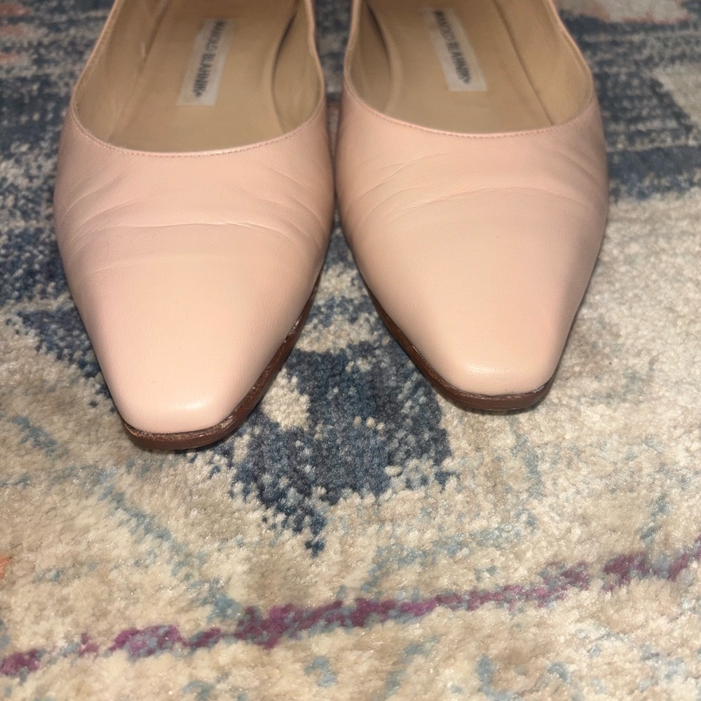 Manolo Blahnik Women's Beige Flats - Picture 7 of 7